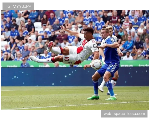战报：莱斯特城1-0小胜南安普顿，脱离英超降级区